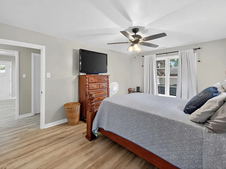105 Holcomb St — Photo 6