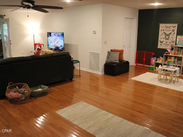 16558 SE Pear St, Blountstown, FL 32424