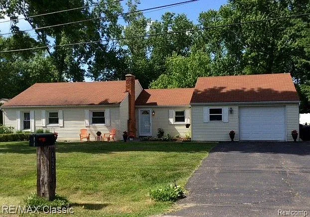 1429 Cadmus Dr photo 1