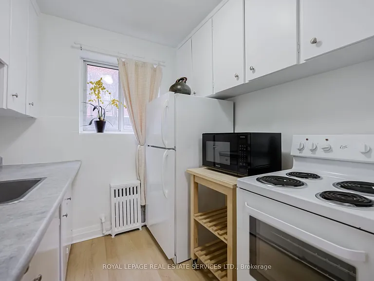 309 The Kingsway #1B — Photo 9