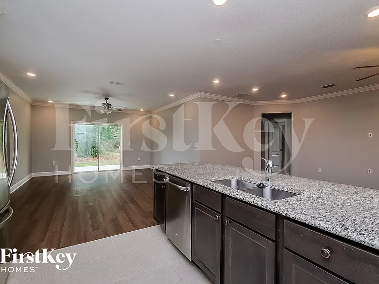 6177 Kinlock Ave — Photo 7