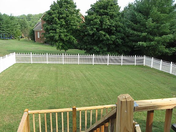 Large fenced-in back yard with PVC fencing