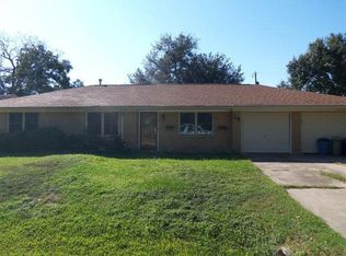 19 S Kaysie St, Angleton, TX 77515