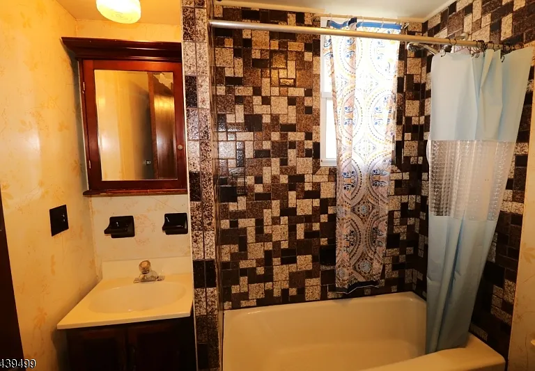 484 Delavan Ave #1 — Photo 8