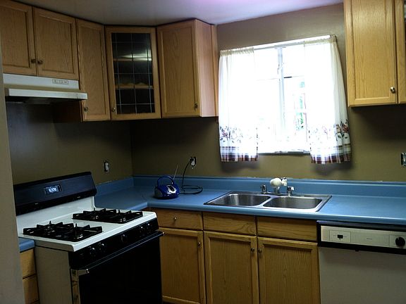 5th image of 1438 Catherine St