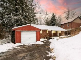 1074 Woodlawn Dr, Coraopolis, PA