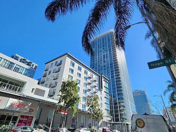 5th image of 600 W 9th St APT 505