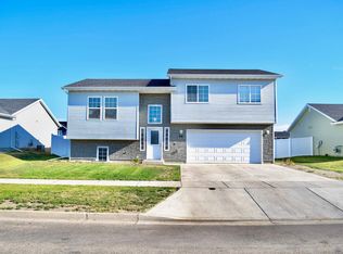 46 Olive Tree Cir NE, Minot, ND 58703