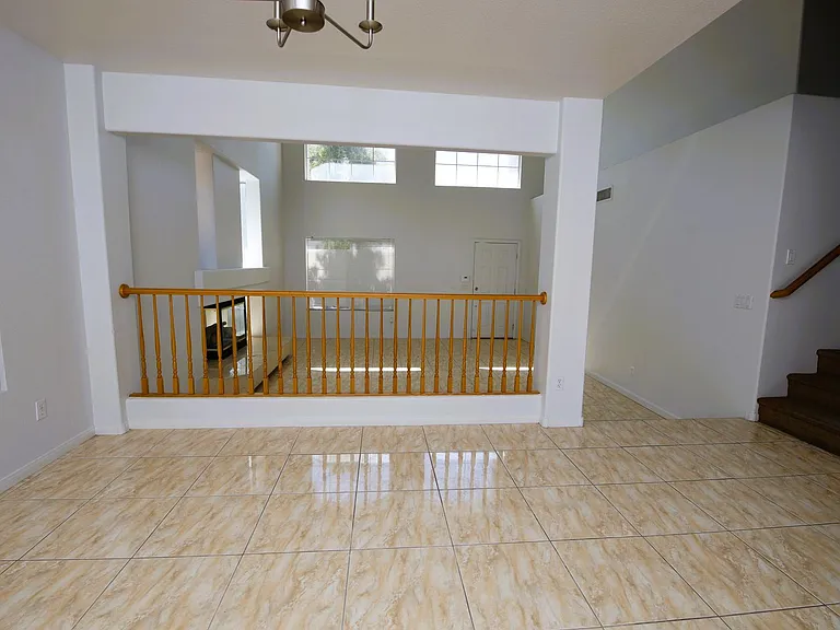 554 Campus Oaks Ct — Photo 5