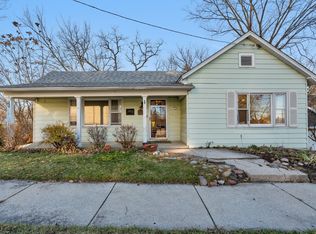 404 Stephen St, Lemont, IL 60439