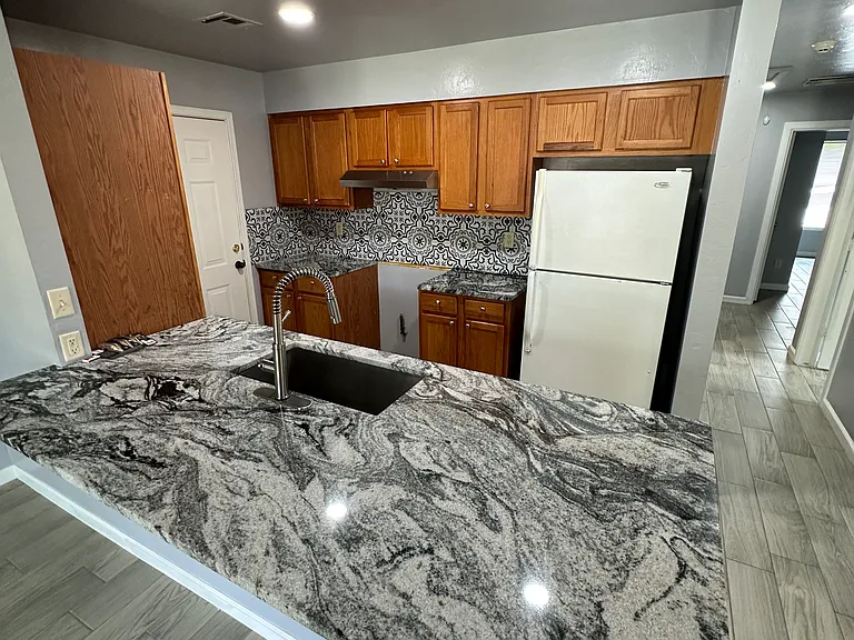2512 SE 48th St — Photo 3