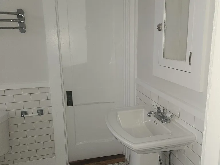 817 5th St NW #11 — Photo 5