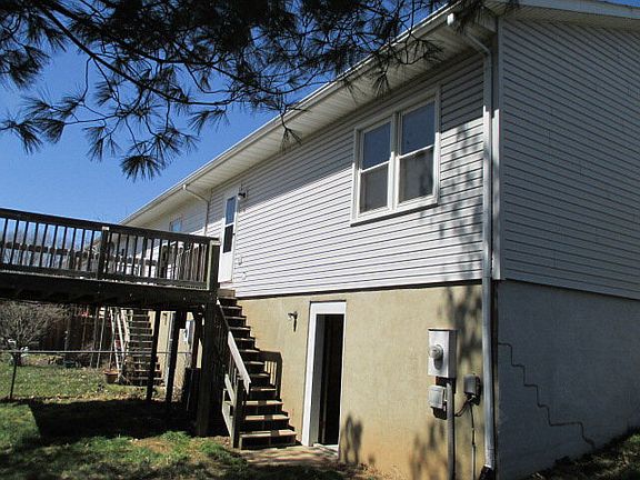 5th image of 380 Sherando Ct