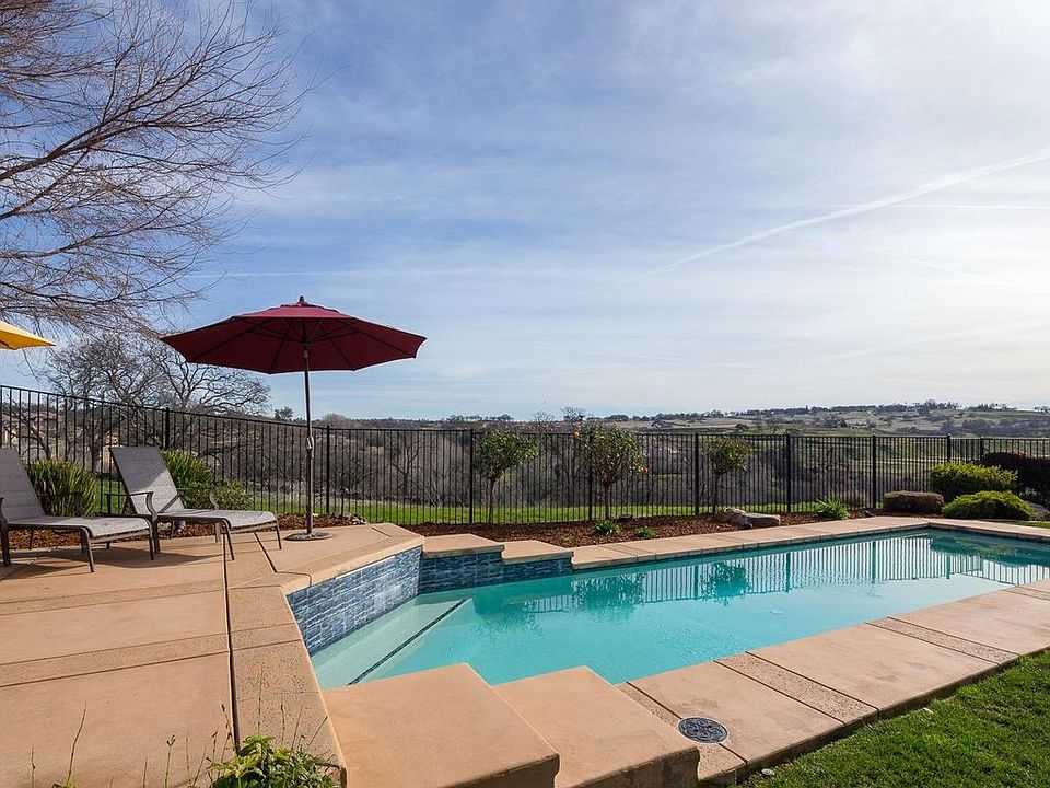 1st image of 7015 Hearst Dr