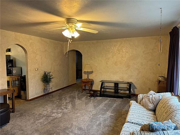 2nd image of 718 Daggett Dr
