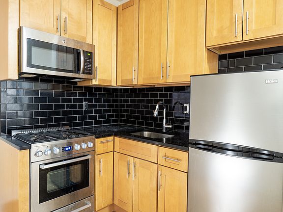 3rd image of 352 W 18th St APT 5C