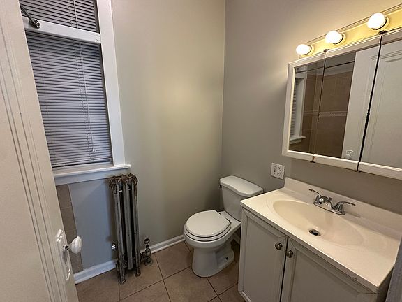 2nd image of 2204 N Avers Ave #3
