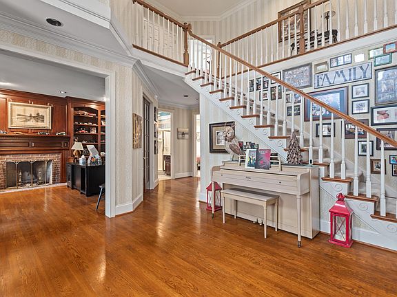 4th image of 309 Stonehedge St