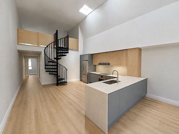 3rd image of 27 Kenilworth St #2