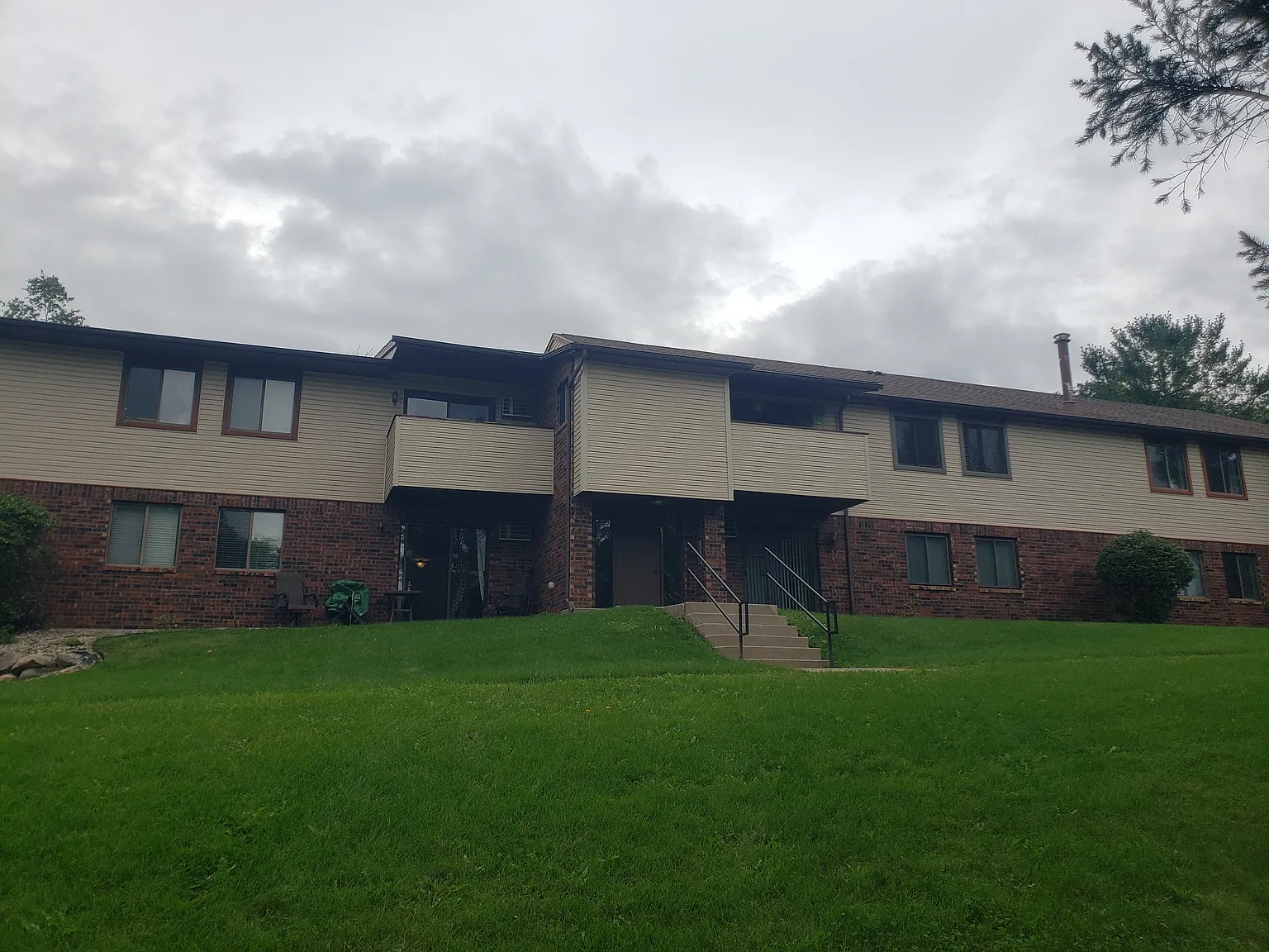 2 bed, 1069 sqft, $1,355 — Photo 1