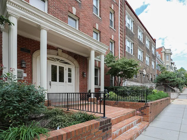 1822 Vernon St NW #302 — Photo 18