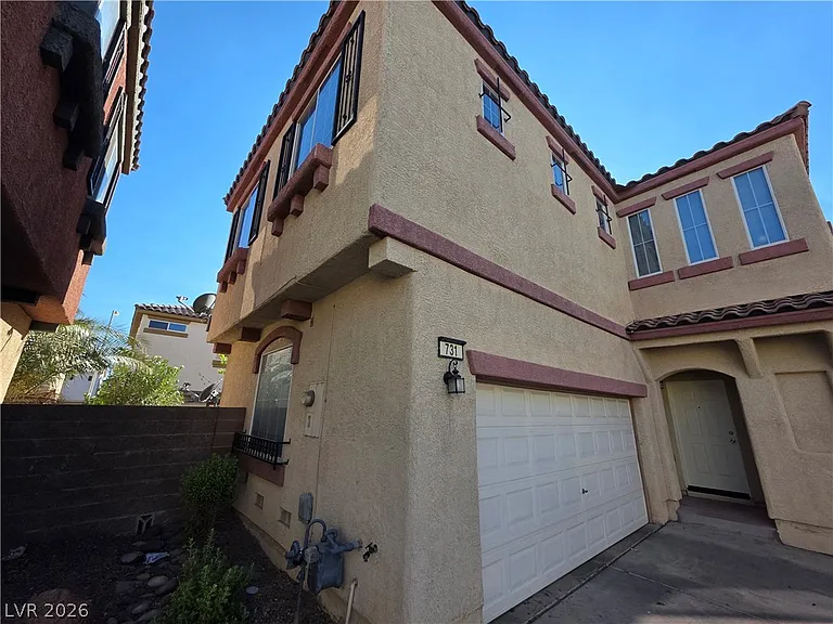 731 Emerald Idol Pl — Photo 3