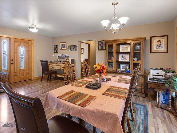 3rd image of 380 Albro Ln