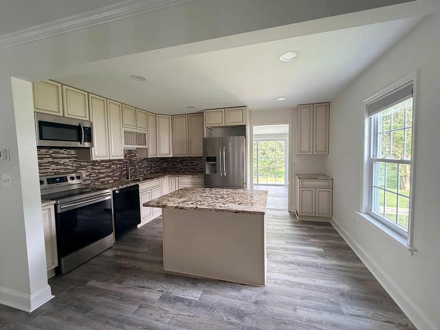 3 bed, 1784 sqft, $2,500 — Photo 4
