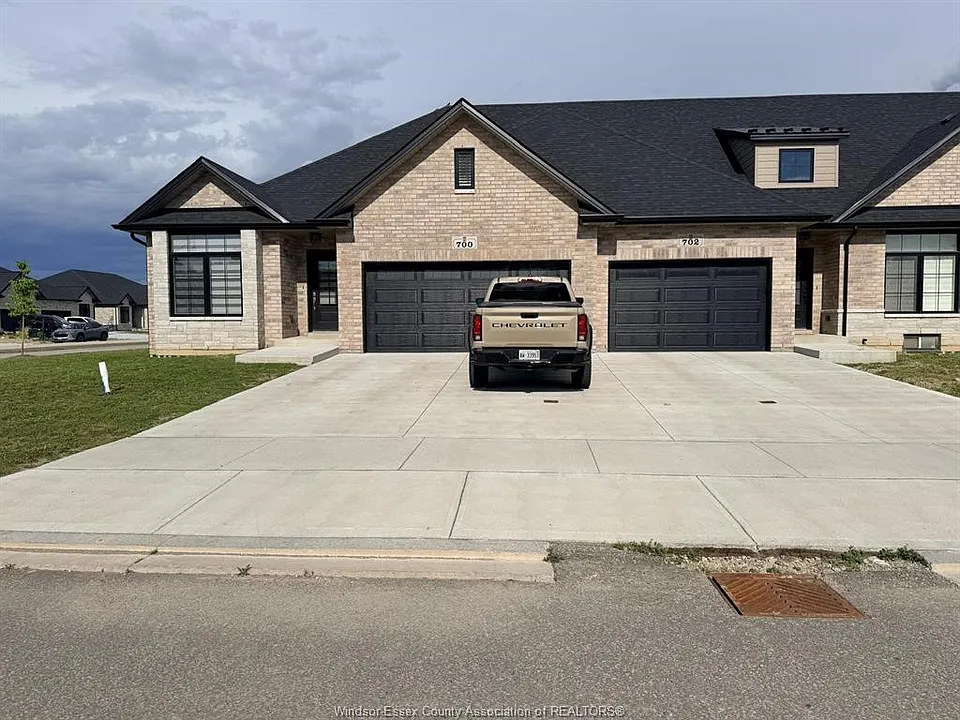 700 Elliot Point Rd