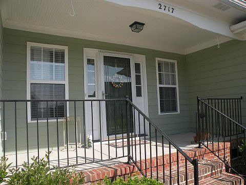 Great covered front porch