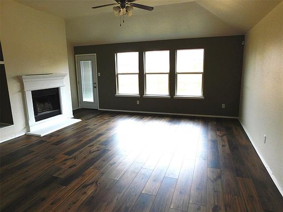 4th image of 512 Sandy Ln