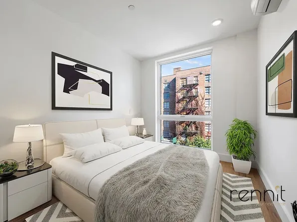 676 New York Avenue image 4 of 27