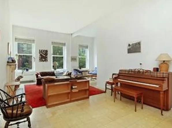 17 Bank Street image 1 of 10