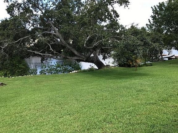 5th image of 768 SW Hidden River Ave