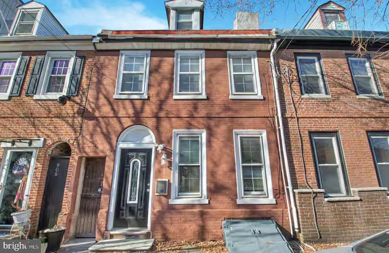 4 bed, 1.5 bath, 1192 sqft, $2,850 — Photo 1