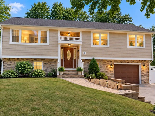 2 Cutter Ln, Dartmouth, MA 02748