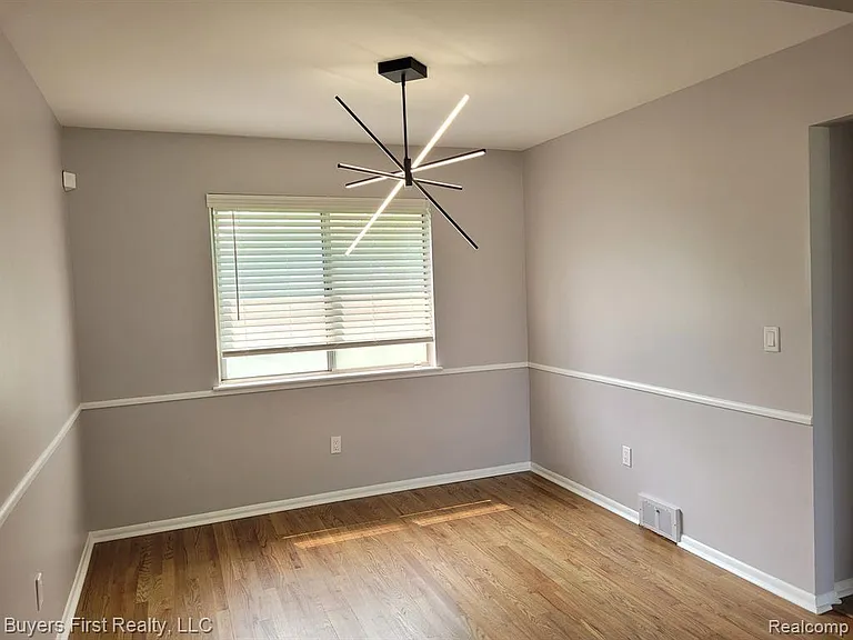 18425 Alta Vista Dr — Photo 4