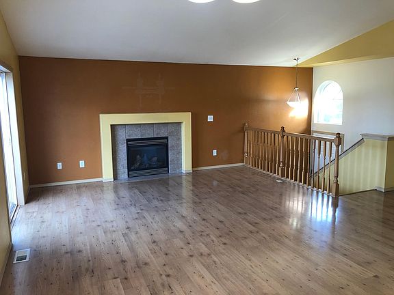 3rd image of 4013 152nd Pl SE