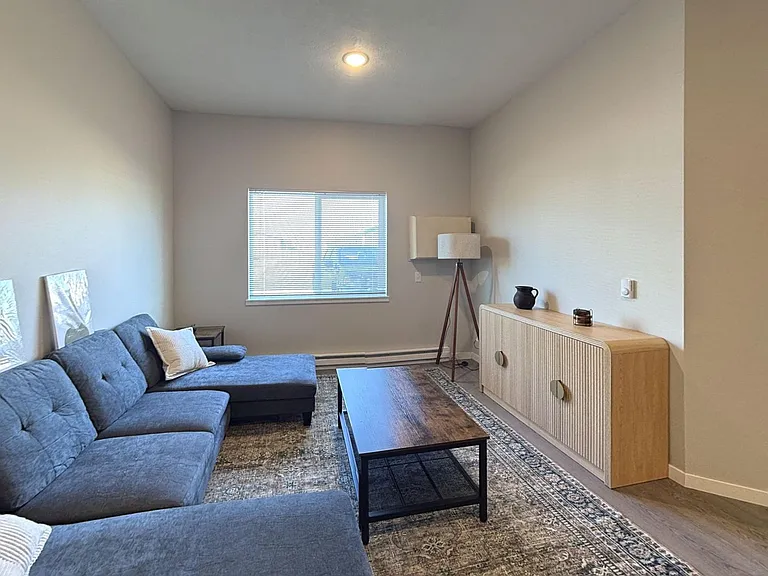 Pioneer Apartments — Photo 9