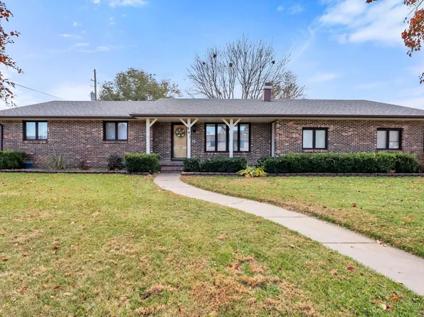 901 E 27th Ave #A, Hutchinson, KS 67502