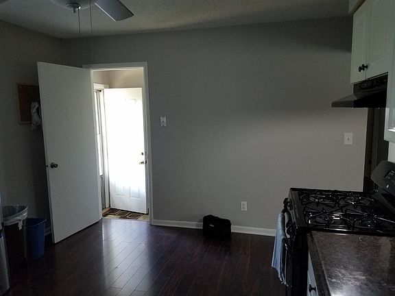 4th image of 7063 Brentwood Ave