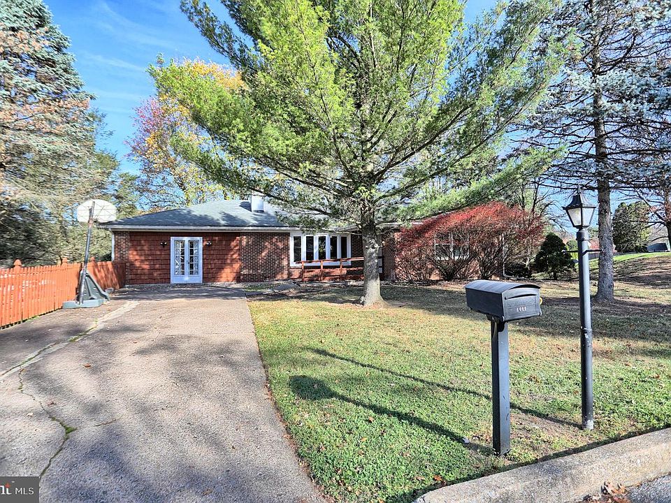 1st image of 6000 Ivy Ln