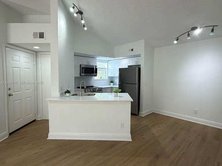 12840 Vista Isles Dr #627 — Photo 8