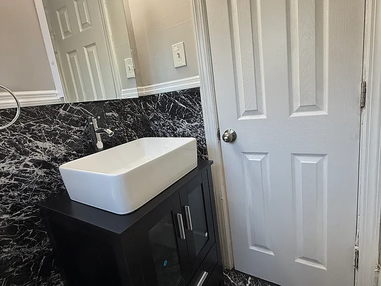 253 Bogert St #2 — Photo 9