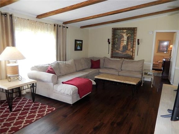 3rd image of 106 Devonshire Dr