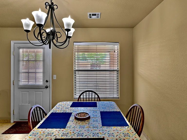 1303 Fountain Loop — Photo 7