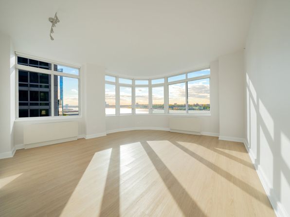 140 Riverside Blvd APT 824