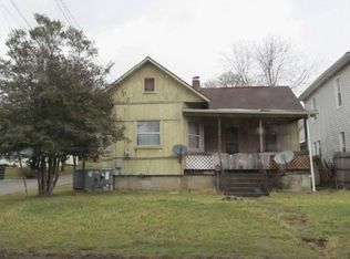 832 W 2nd St, Weston, WV 26452