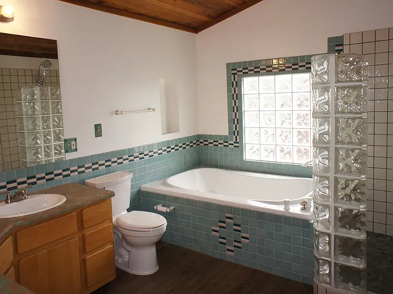 605 W Rollinsville St — Photo 11