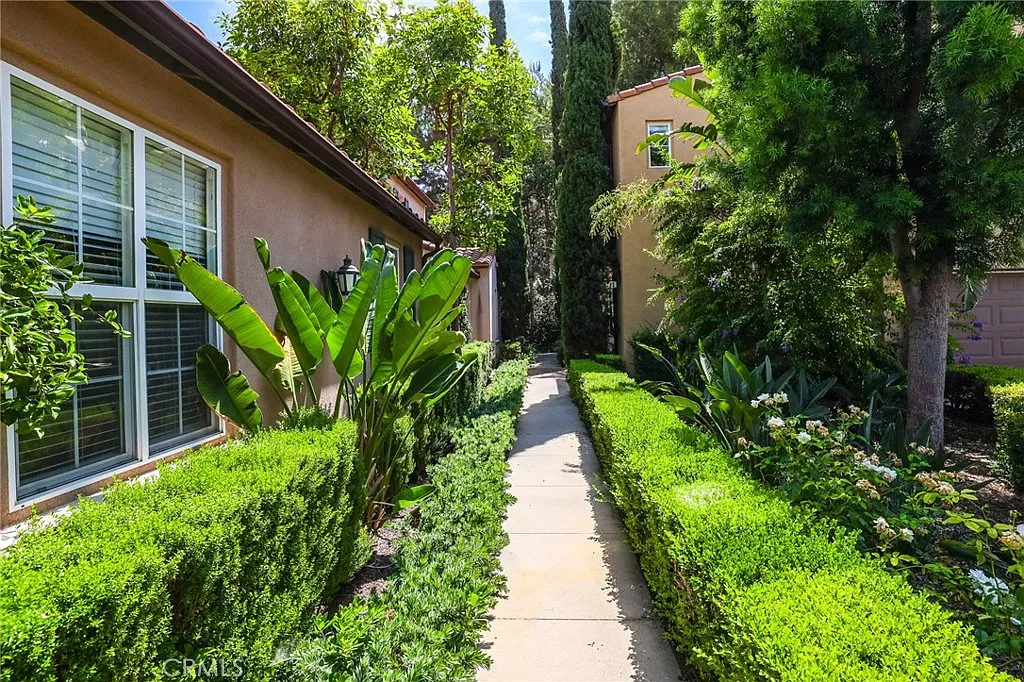 3 bed, 2.5 bath, 1534 sqft, $4,350 — Photo 3